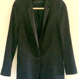 Sleek tuxedo blazer